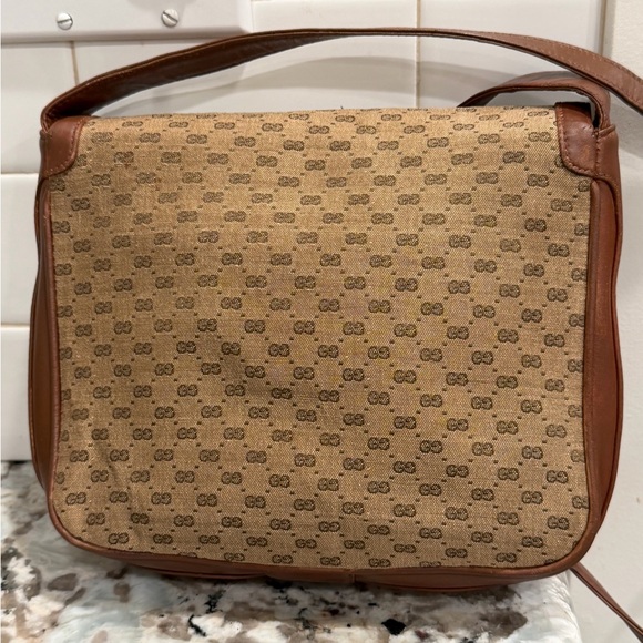 Gucci Tan Monogram Shoulder Bag - Picture 6 of 13